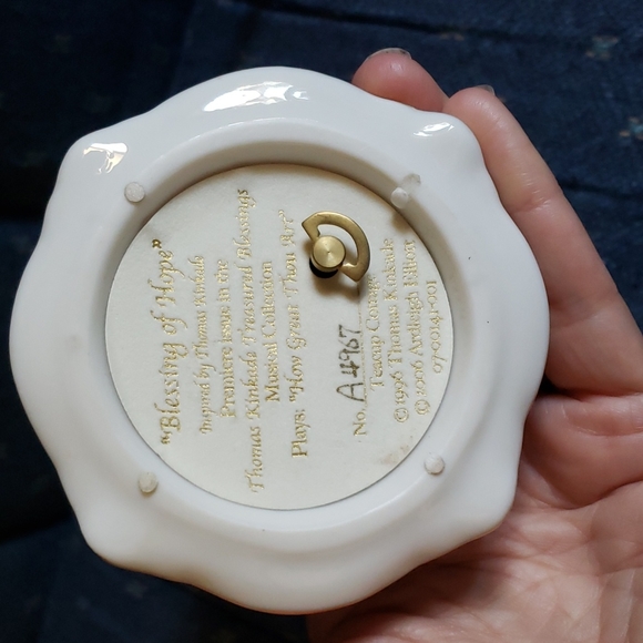 Thomas Kinkade Musical Blessings Of Hope Egg - Picture 8 of 8